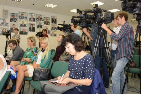 И.И. Мельников и О.Н. Смолин на пресс-конференции в «Интерфаксе» рассказали о новых законодательных инициативах КПРФ в области образования