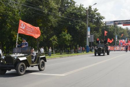 Г.А. Зюганов принял участие в праздничном шествии в городе Орле