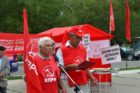 Республика Калмыкия. В Элисте прошел митинг за принятие ФЗ о «детях войны», за отставку Правительства РФ, в поддержку РАН