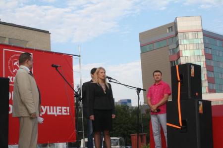 Новосибирск. Коммунисты поддержали митинг граждан против варварской вырубки зеленых насаждений