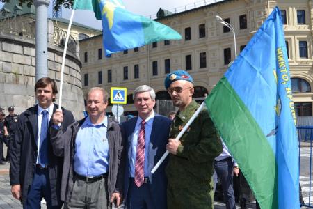 Слава ВДВ! И.И. Мельников поздравил десантников с профессиональным праздником