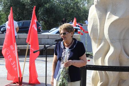 Сталинградские коммунисты зажгли свечи в День памяти и скорби