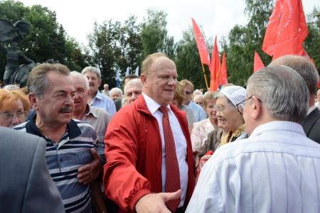 Г.А. Зюганов принял участие в праздничном шествии в городе Орле