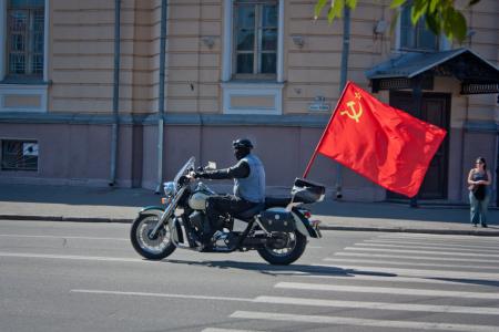 Томские коммунисты провели мотопробег в честь 70-летия Победы в Орловско-Курской битве