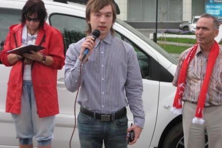 Пермские коммунисты провели митинг с требованием отставки правительства Медведева
