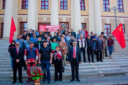 Томские коммунисты провели мотопробег в честь 70-летия Победы в Орловско-Курской битве