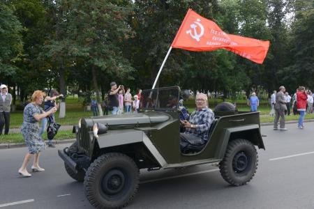 Г.А. Зюганов принял участие в праздничном шествии в городе Орле