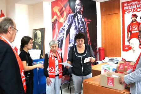 Соберем детей в школу.  Акция курганских коммунистов