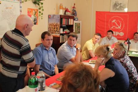 Первый секретарь Тульского обкома КПРФ, депутат Госдумы Ю.В.Афонин обсудил с коммунистами Кимовска ход подготовки к муниципальным выборам
