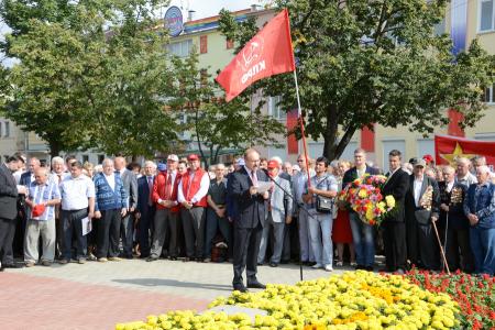 Г.А. Зюганов принял участие в праздничном шествии в городе Орле