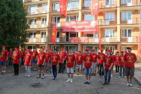 Комсомол Москвы на передовой борьбы!