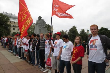 Комсомол Москвы на передовой борьбы!