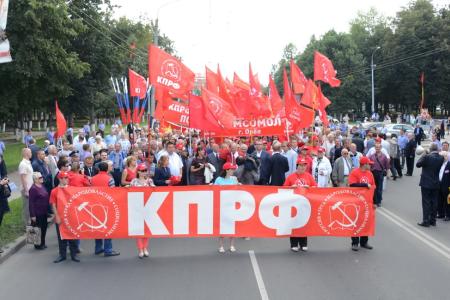 Г.А. Зюганов принял участие в праздничном шествии в городе Орле
