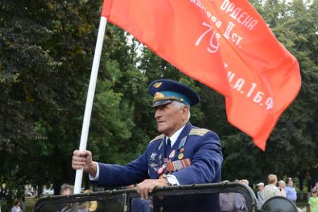 Г.А. Зюганов принял участие в праздничном шествии в городе Орле