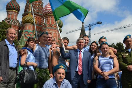 Слава ВДВ! И.И. Мельников поздравил десантников с профессиональным праздником