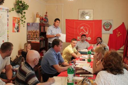 Первый секретарь Тульского обкома КПРФ, депутат Госдумы Ю.В.Афонин обсудил с коммунистами Кимовска ход подготовки к муниципальным выборам