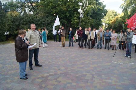 Волгоград. У стен областного парламента начала работу приемная «За честные выборы!»