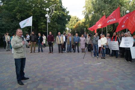 Волгоград. У стен областного парламента начала работу приемная «За честные выборы!»