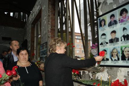 Республика Северная Осетия, город Беслан. Колокол звонит по каждому из нас…