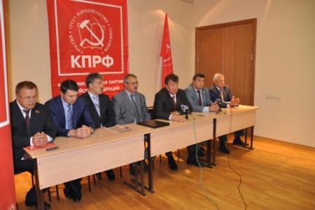 В подмосковном Подольске высадился красный десант во главе с В.И. Кашиным