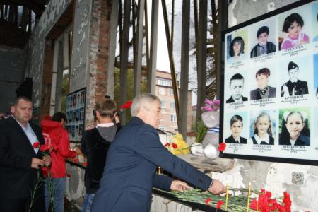 Республика Северная Осетия, город Беслан. Колокол звонит по каждому из нас…