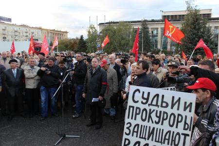Более двух тысяч волгоградцев потребовали отставки губернатора-единоросса Сергея Боженова за фальсификацию выборов 