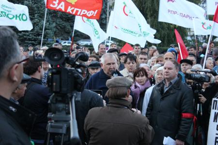 Более двух тысяч волгоградцев потребовали отставки губернатора-единоросса Сергея Боженова за фальсификацию выборов 