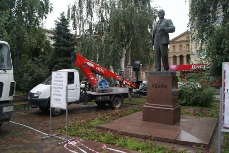 Протестующих возле правительства Волгоградской области выживают уборочной техникой