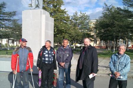 Кандидат в губернаторы Магаданской области С.П. Иваницкий проводит многочисленные встречи с избирателями