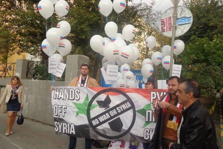 «Сирии – да! Агрессии – нет!». Коммунисты провели митинг возле посольства США в Москве