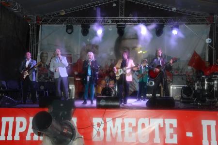 «За нами Москва! И наша Победа за нами!». В Москве завершился митинг-концерт в поддержку кандидата в мэры от КПРФ И.И. Мельникова
