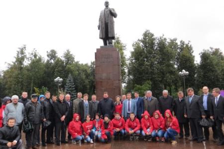В подмосковном Подольске высадился красный десант во главе с В.И. Кашиным