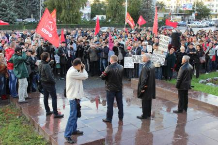 Более двух тысяч волгоградцев потребовали отставки губернатора-единоросса Сергея Боженова за фальсификацию выборов 