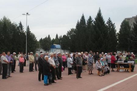 Татарстан. В Альметьевске прошёл митинг с требованием     снизить тарифы в ЖКХ и оказать господдержку «детям войны»