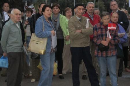 «Город – это не только машины. Это, прежде всего, жители». В Москве прошёл митинг против строительства северо-западной хорды