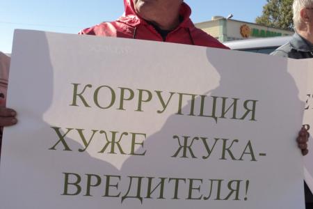 «Власть, не сохранившую лес, сдует ветром!». Барнаульские коммунисты провели серию экологических пикетов