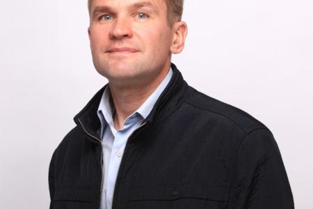 Рабочий лидер "Якутугля" Сергей Бурков восстановлен на работе. Руководство на суде лепетало, что не знали о выдвижении его в парламент Якутии по тому же округу, что и начальник-единоросс
