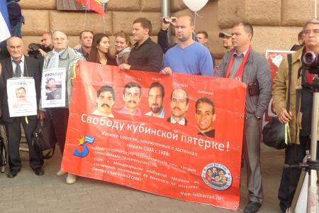 «Сирии – да! Агрессии – нет!». Коммунисты провели митинг возле посольства США в Москве