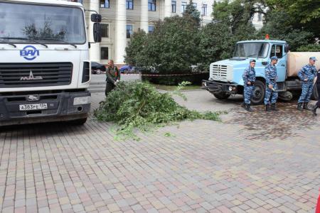 Депутат Госдумы Н.В. Арефьев попросил полпреда президента прекратить насилие над сталинградскими коммунистами