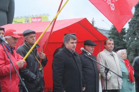 Новосибирцы почтили память защитников Верховного Совета