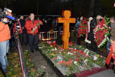 "Эхо Москвы". Г.А.Зюганов на митинге памяти павших 20 лет назад защитников Дома Советов: "Нам как никогда требуется единство русских"
