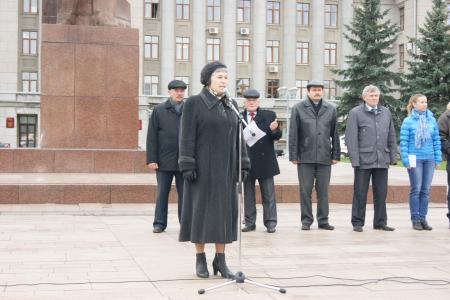 «Слава защитникам Дома Советов! За отставку губернатора Кировской области!». Митинг КПРФ в городе Кирове