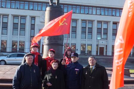 Калужские коммунисты и комсомольцы провели автопробег в честь 95-летия ВЛКСМ
