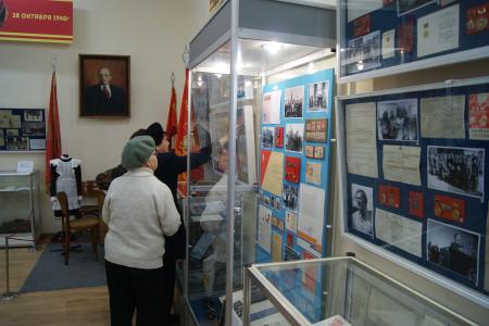 Волгоград. Коммунисты и комсомольцы организовали выставку, посвященную истории ВЛКСМ