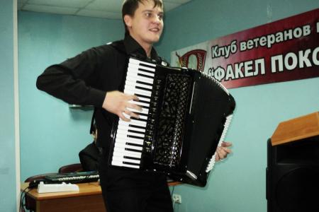 Барнаул. Даешь обновленный социализм к столетию Ленинского комсомола!