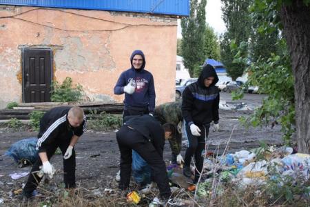Воронежская область. Семилукские комсомольцы провели экологический субботник