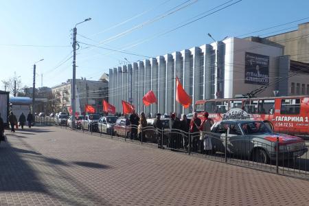 Калужские коммунисты и комсомольцы провели автопробег в честь 95-летия ВЛКСМ
