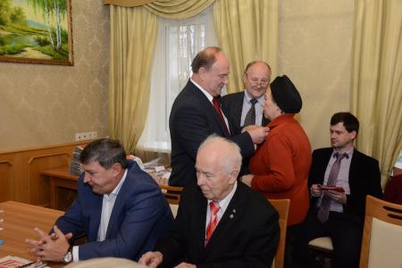 Г.А. Зюганов вручил памятные медали ЦК КПРФ «95 лет ВЛКСМ» участникам Общероссийского Штаба протестных действий