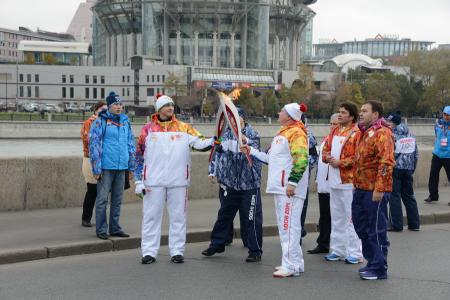 Видео. Г.А.Зюганов и представители КПРФ приняли участие в московском этапе эстафеты Олимпийского огня