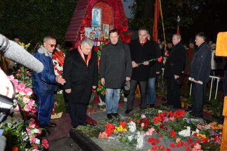 "Эхо Москвы". Г.А.Зюганов на митинге памяти павших 20 лет назад защитников Дома Советов: "Нам как никогда требуется единство русских"